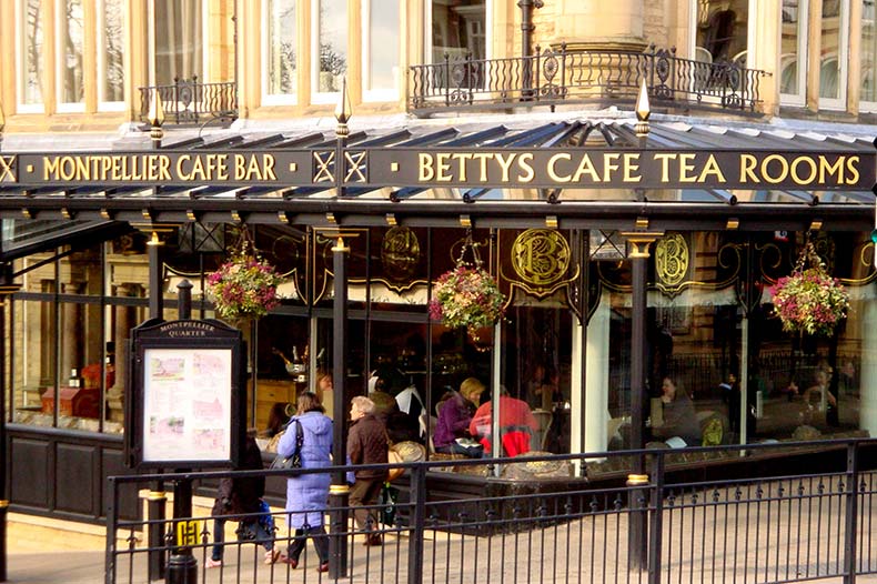 York Christmas Market, Harrogate and Cream Tea 