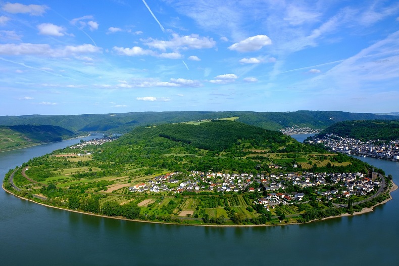 The Picturesque Rhine and Moselle Valleys