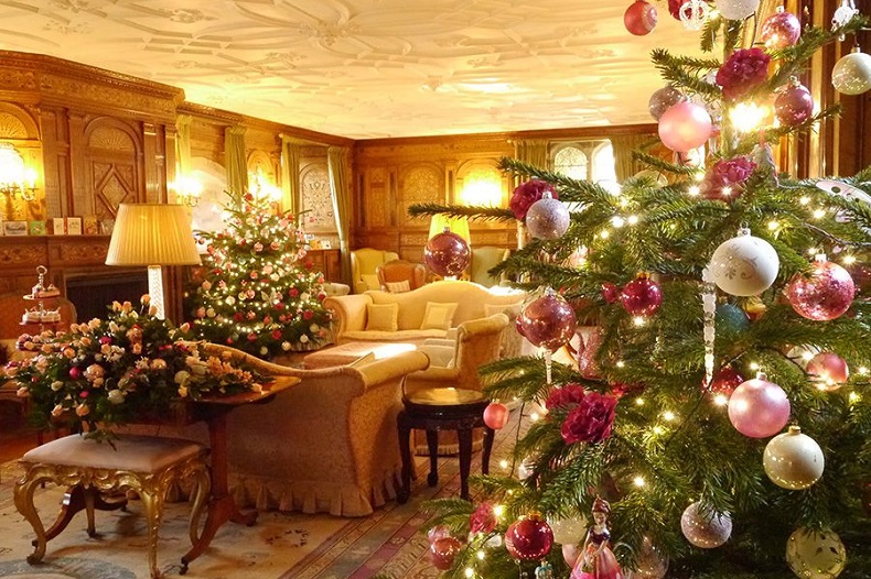 Hever Castle at Christmas with Lunch