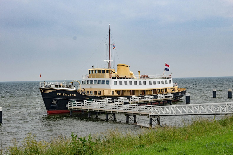 Dutch Waterways & Keukenhof Gardens 