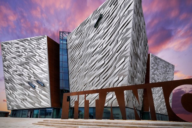 Belfast, The Giants Causeway & Titanic Museum 