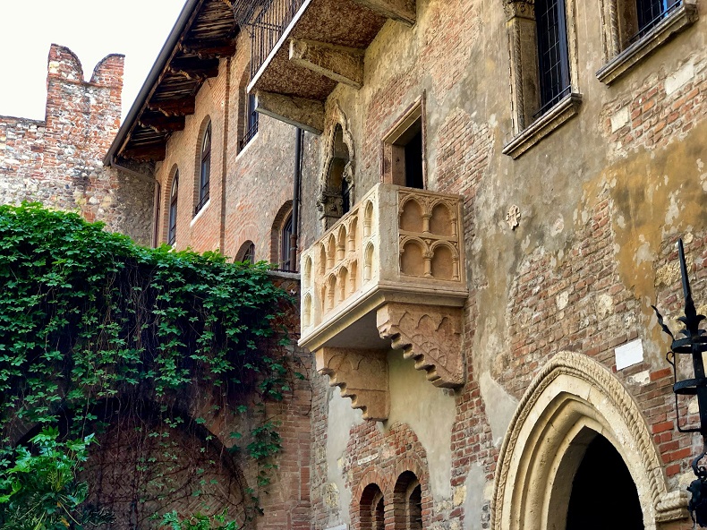 Highlights of Lake Garda & Historic Verona 